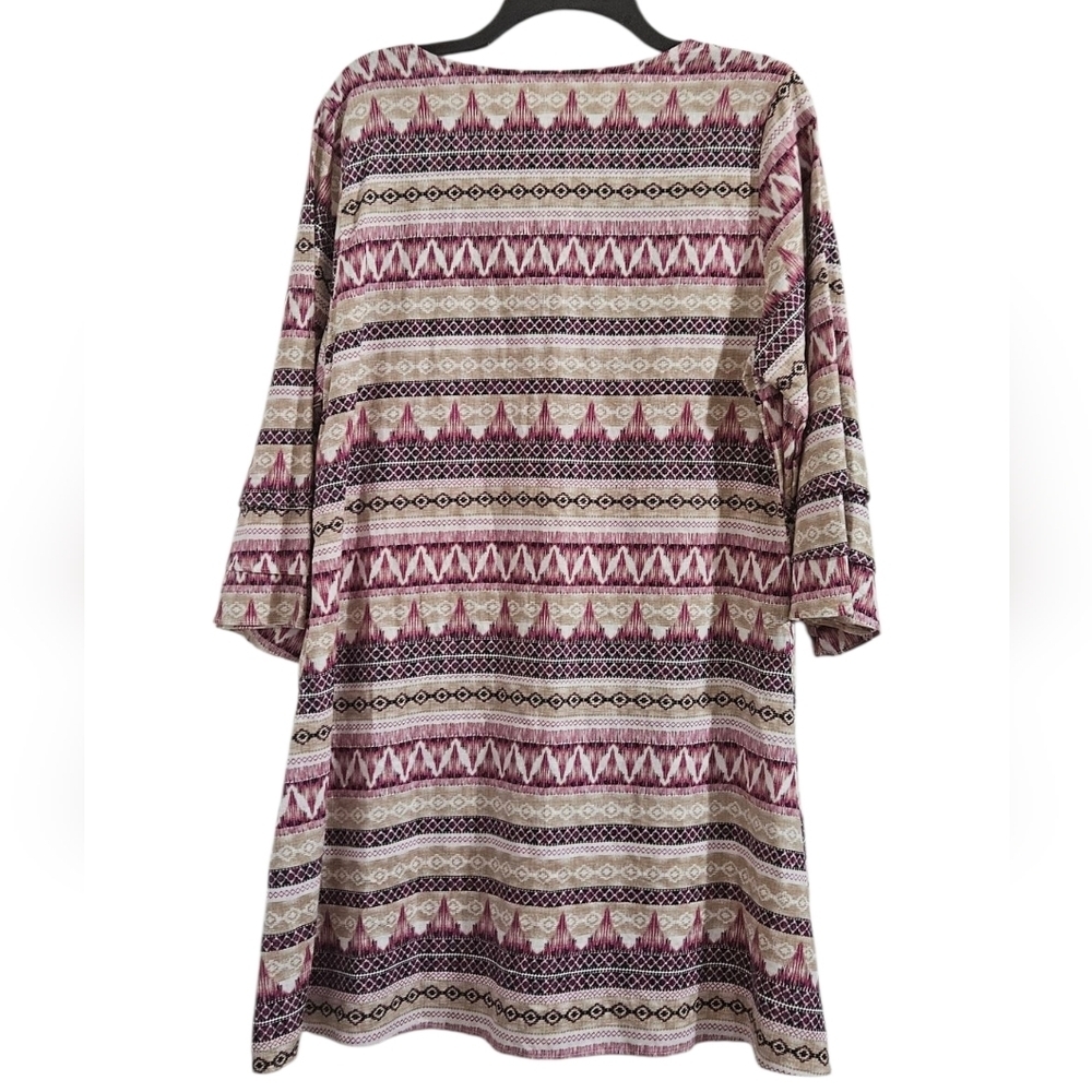 Morgan Taylor loose-fitting dress with a V-neckline and three-quarter sleeves. - Picture 2 of 7